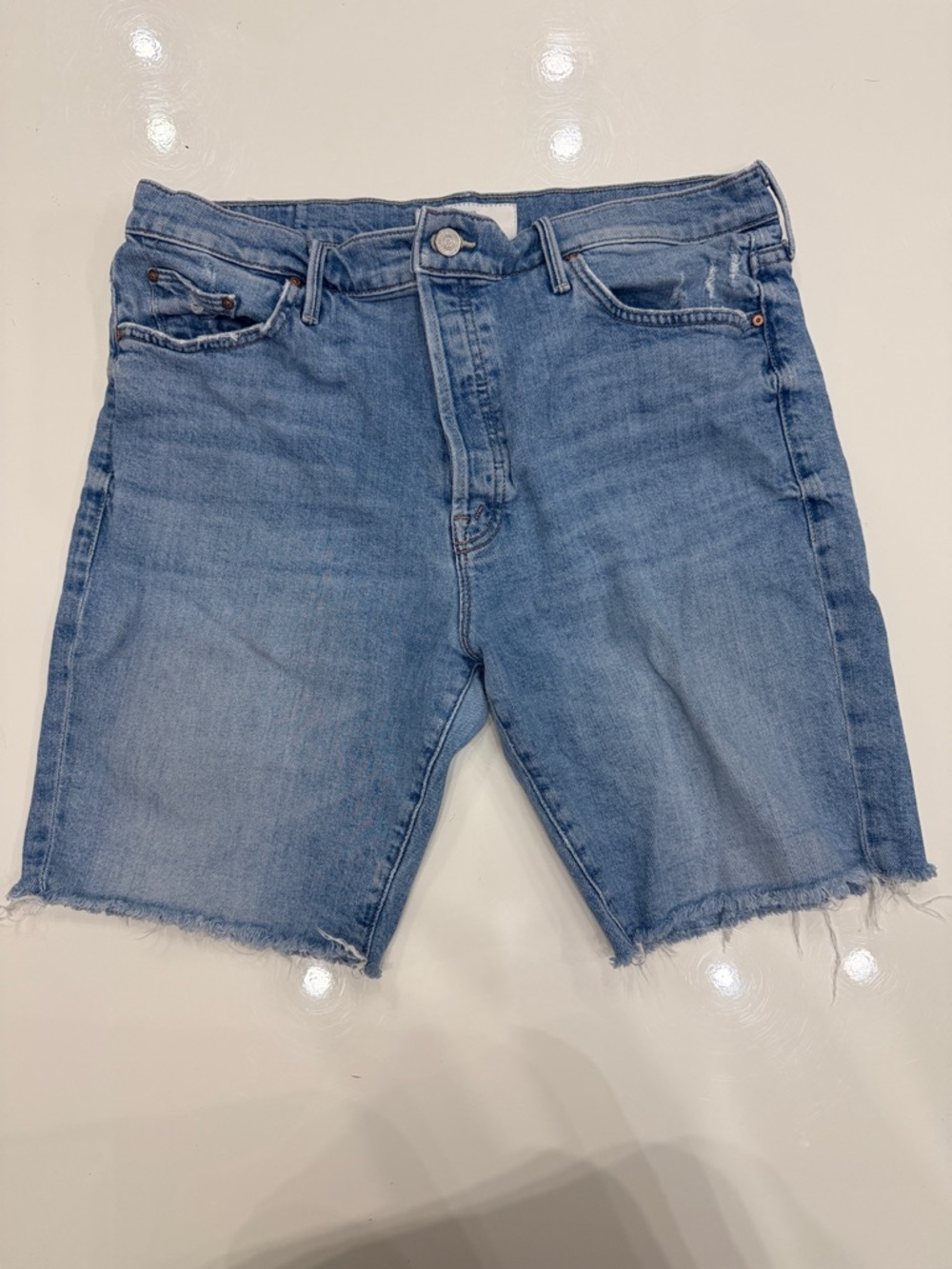Mother “The Trickster Short Fray” size 32  (boyfriend fit)